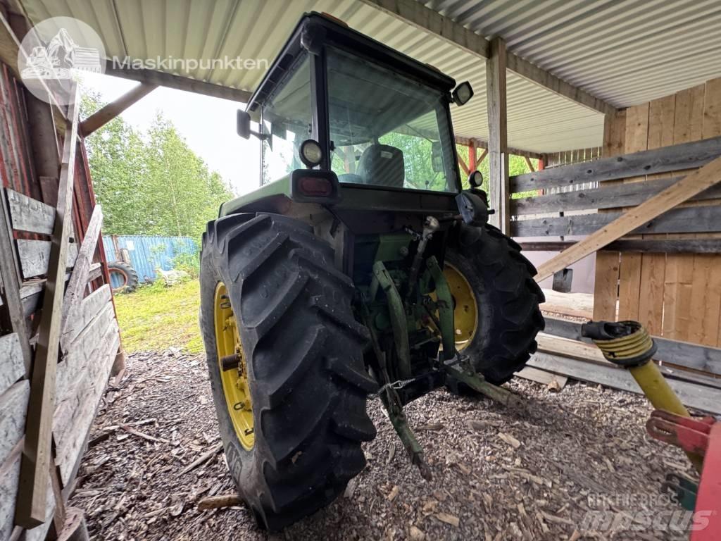 John Deere 4240 QR Traktoren