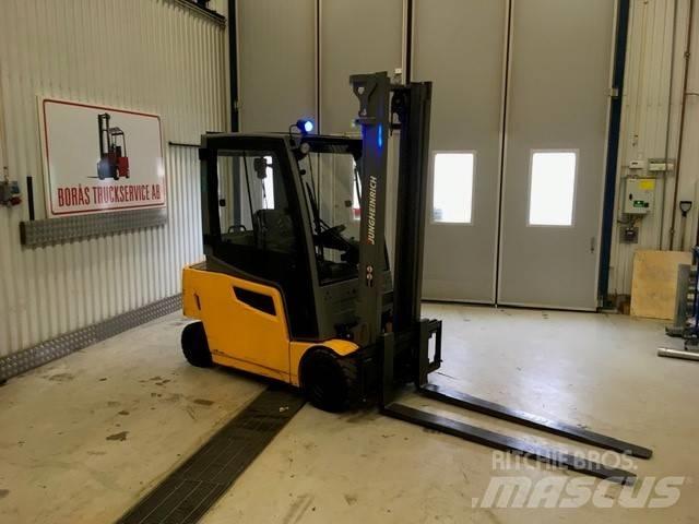 Jungheinrich EFG 320 Elektrostapler