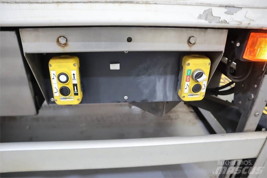 Scania P250 Kühlcontainer