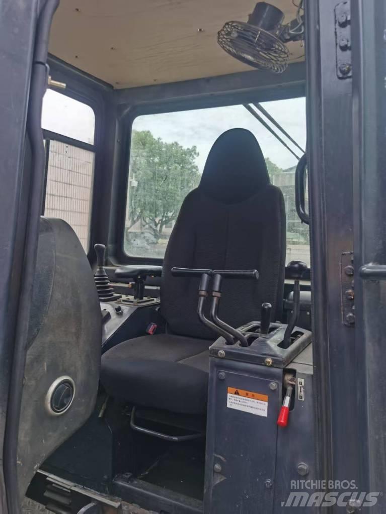 Shantui SD 22 Bulldozer