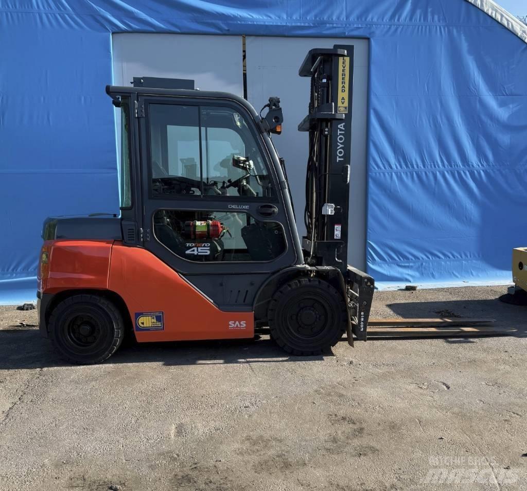 Toyota truck 8 FD40N Dieselstapler