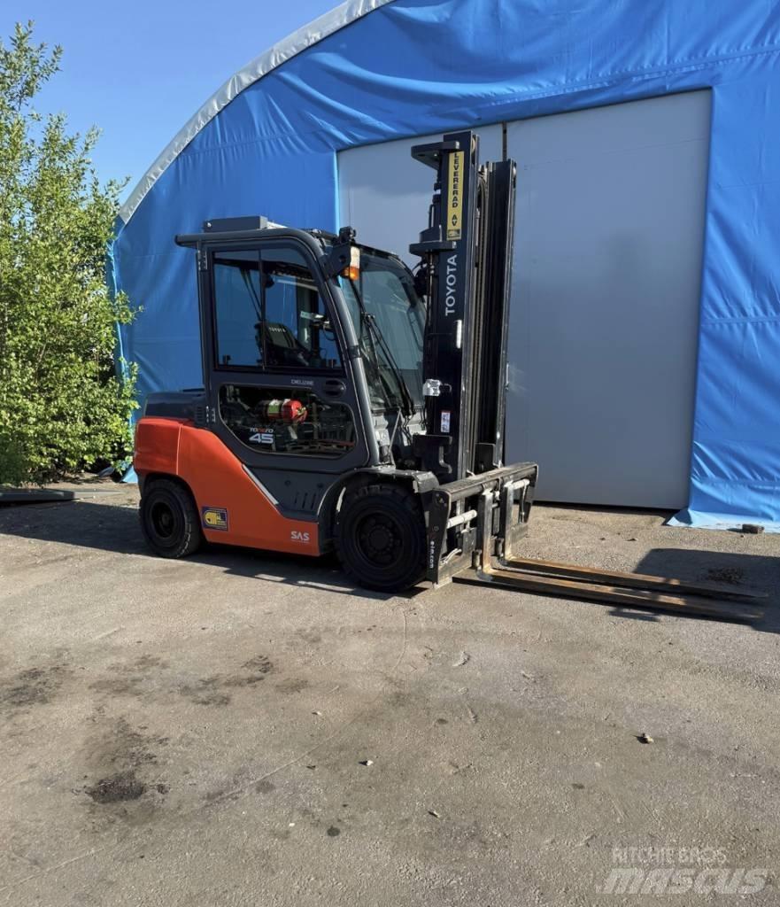 Toyota truck 8 FD40N Dieselstapler