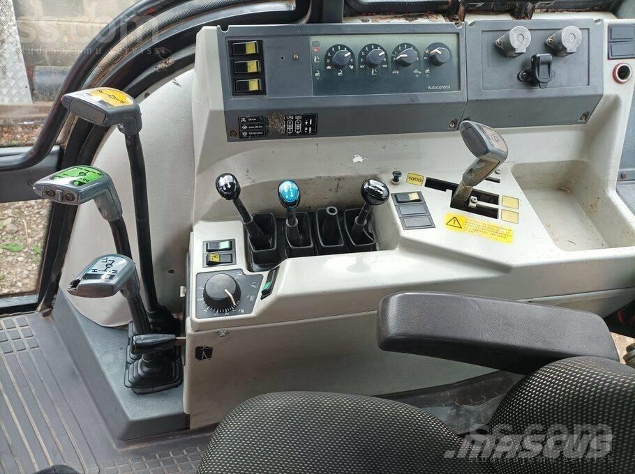 Valtra Valmet 8750 Traktoren