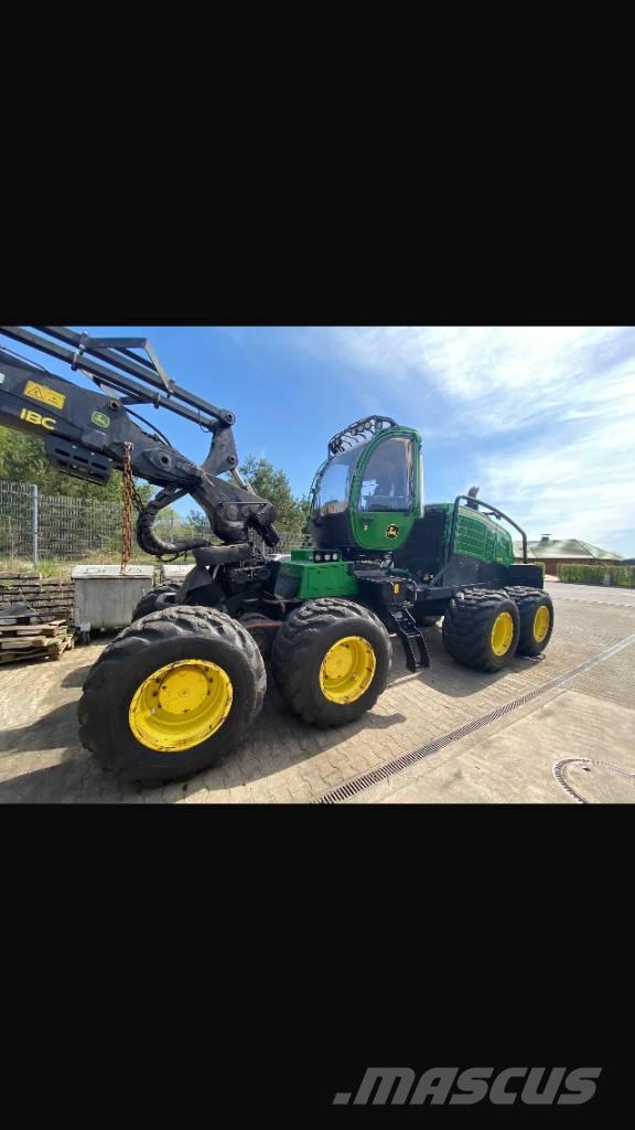 John Deere 1270 G Harvester