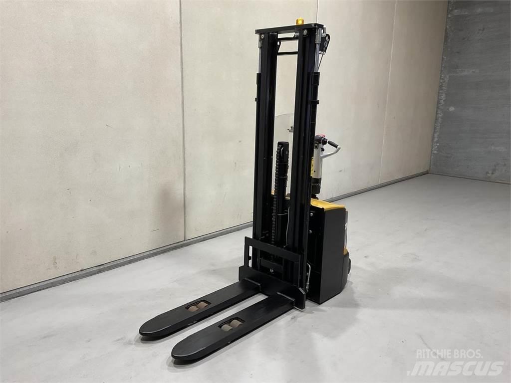 CAT NSP16N2R Selbstfahrstapler