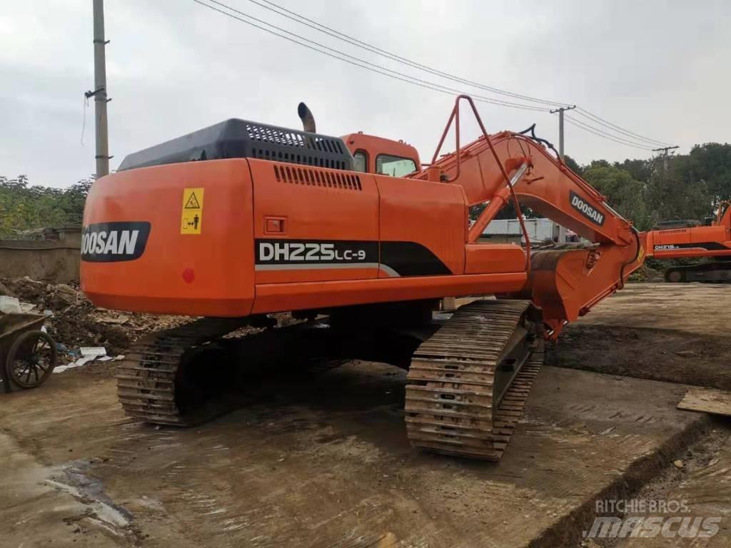 Doosan DH225LC-9 Raupenbagger