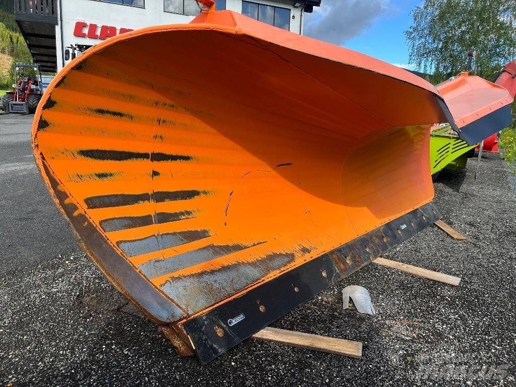 FMG PA330 Schneeschilde und -pflüge