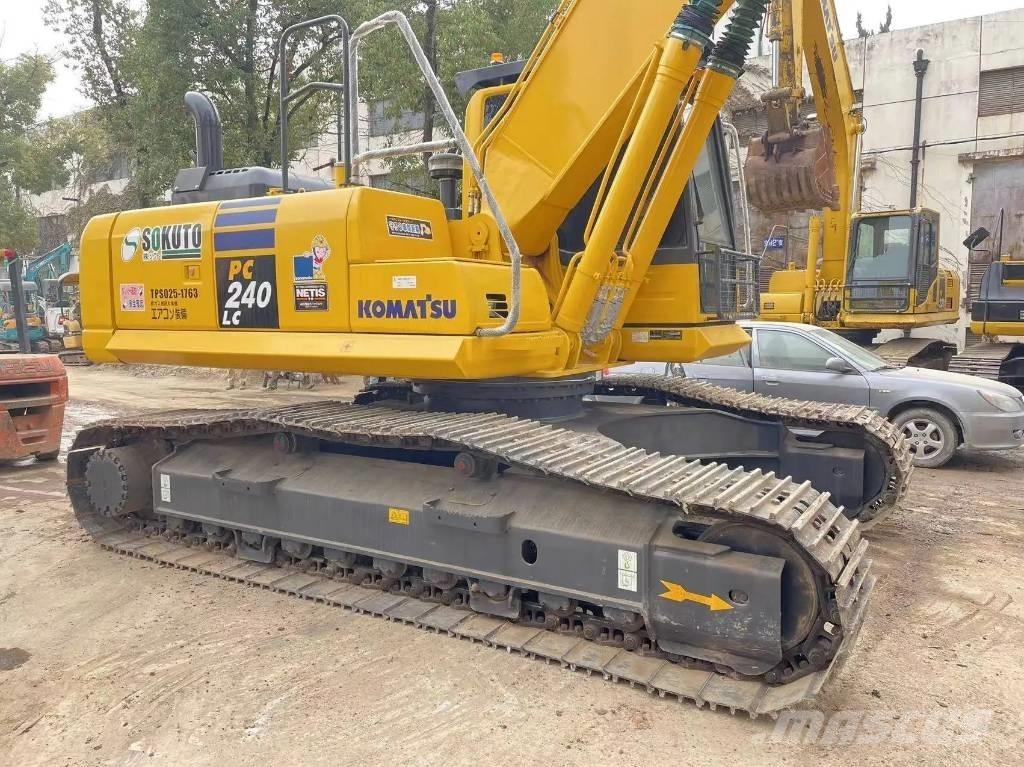 Komatsu PC240-8 Raupenbagger