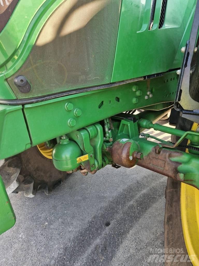 John Deere 6215 R Traktoren