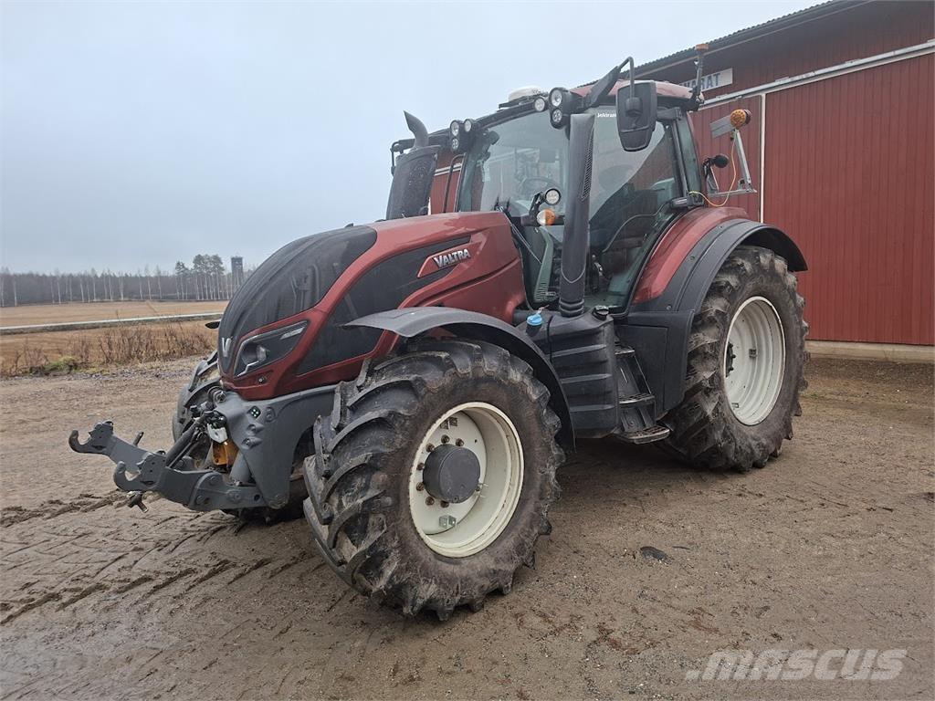 Valtra T154 Versu Traktoren