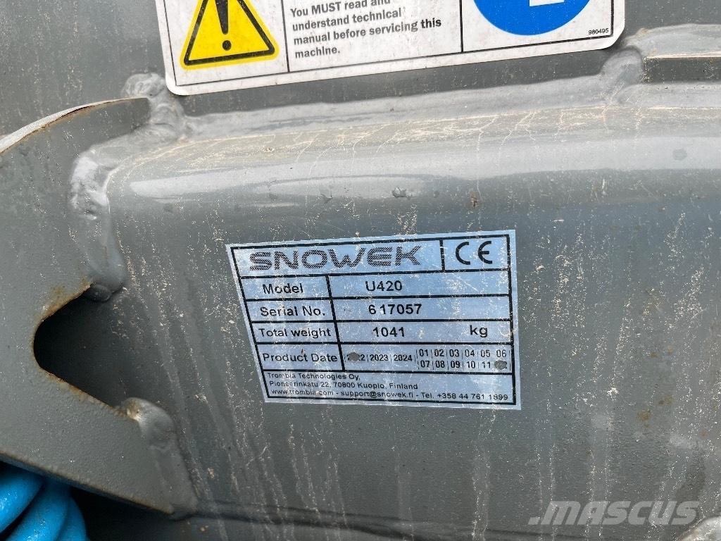 Snowek U420 Schneeschilde und -pflüge