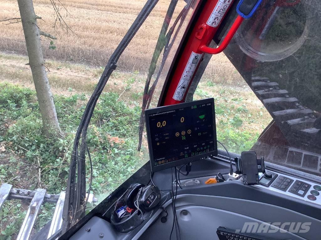 Komatsu 951 Harvester