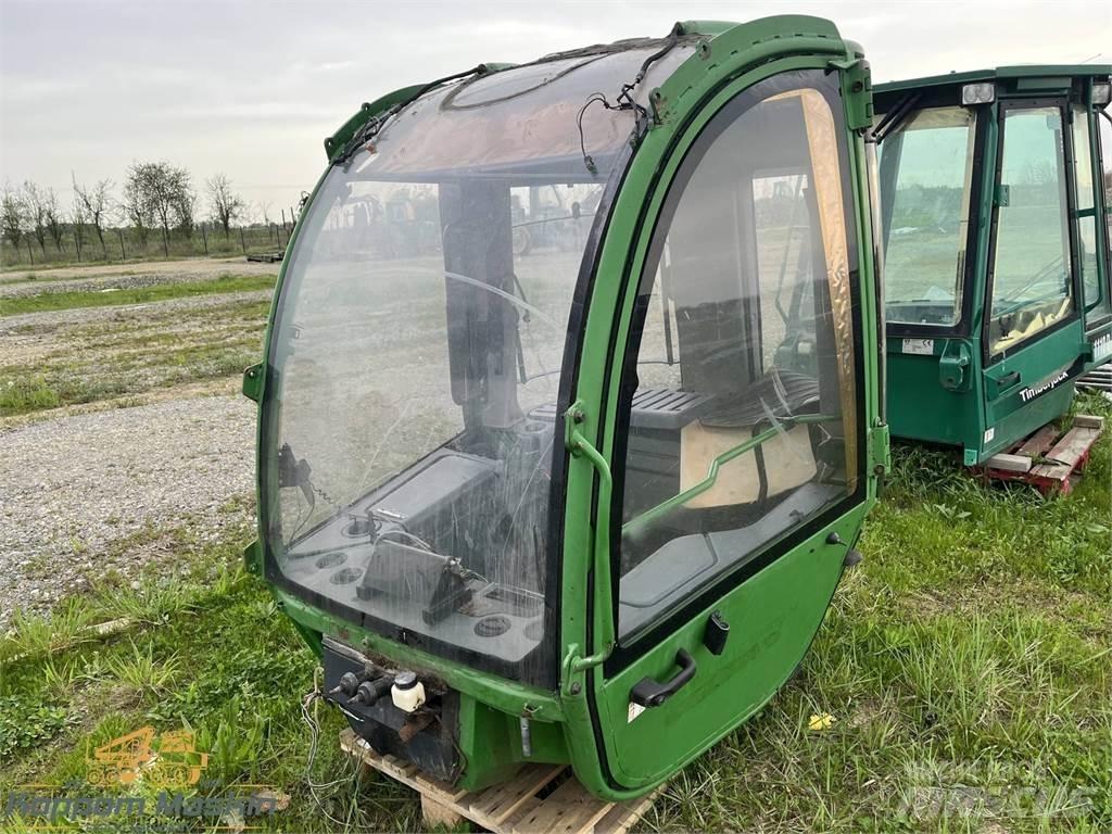 John Deere 1470E Kabinen