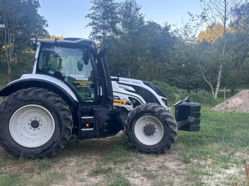 Valtra T 145 Forsttraktoren