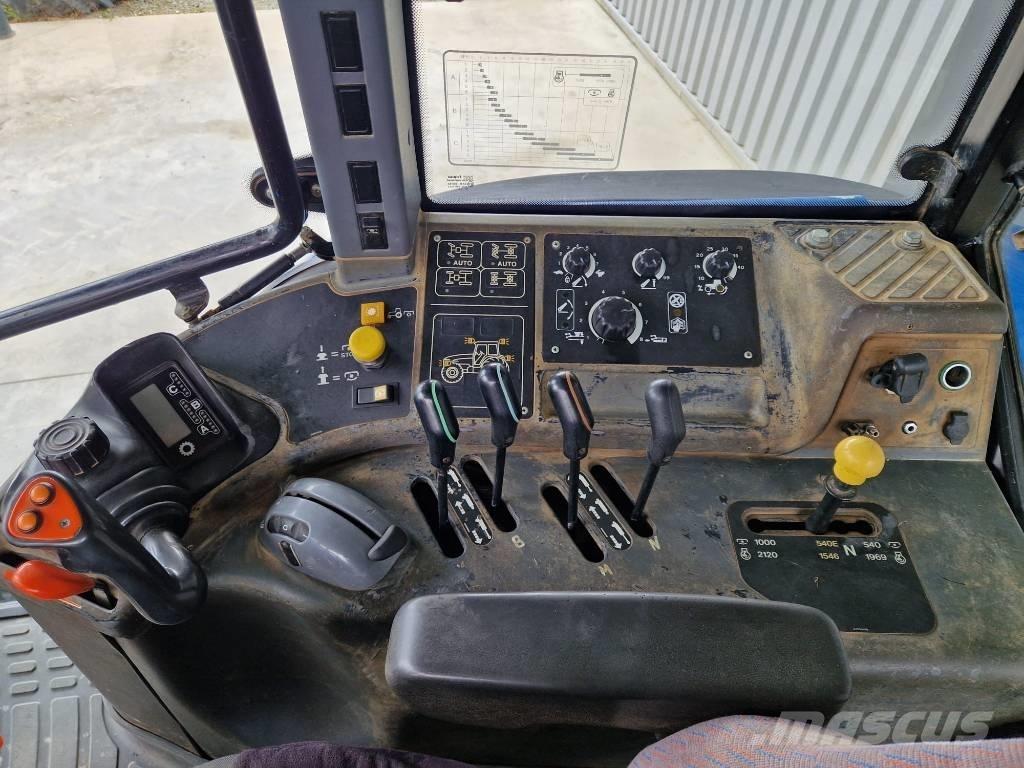 New Holland TM 150 Traktoren