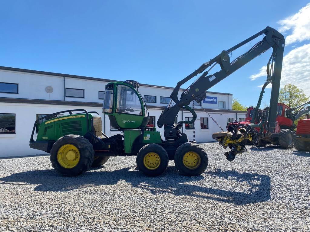 John Deere 1170 E Harvester