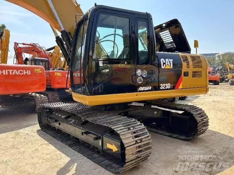 CAT 323 D Raupenbagger