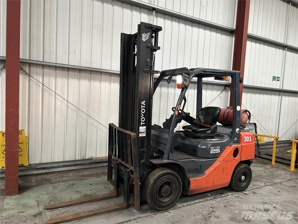 Toyota 02-8FGF25 Gasstapler