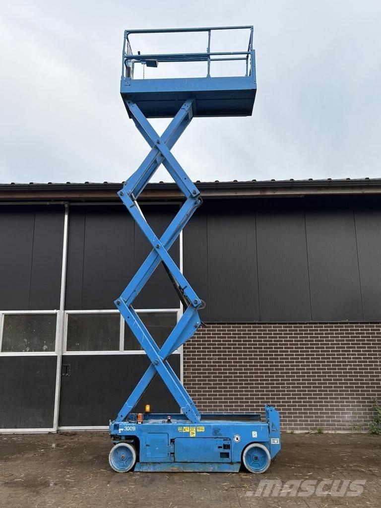 Genie 2032 Scheren-Arbeitsbühnen