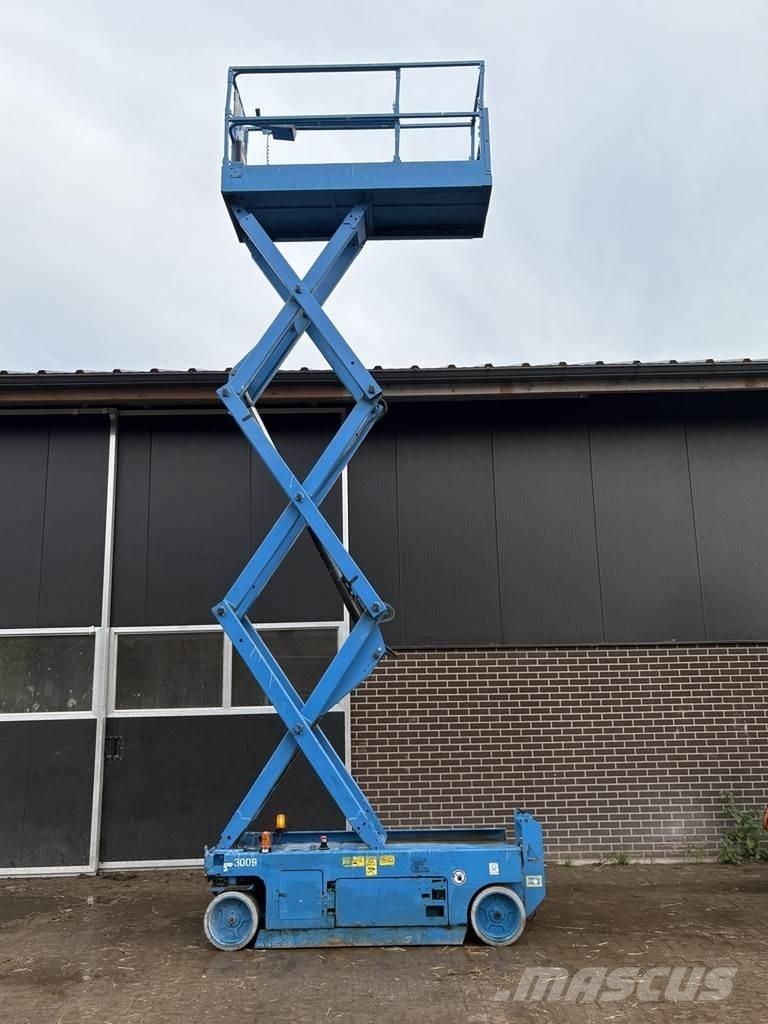 Genie 2032 Scheren-Arbeitsbühnen