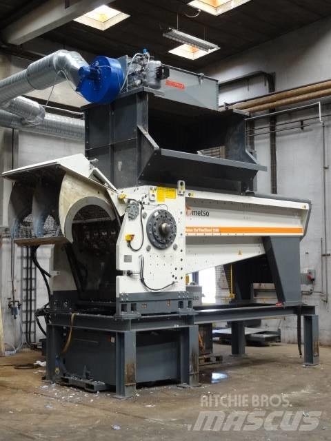 M&J FineShred 1500 Schredder