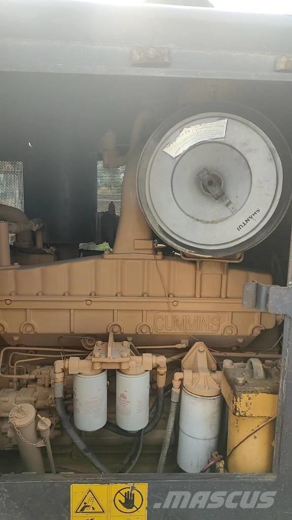 Shantui SD 32 Bulldozer