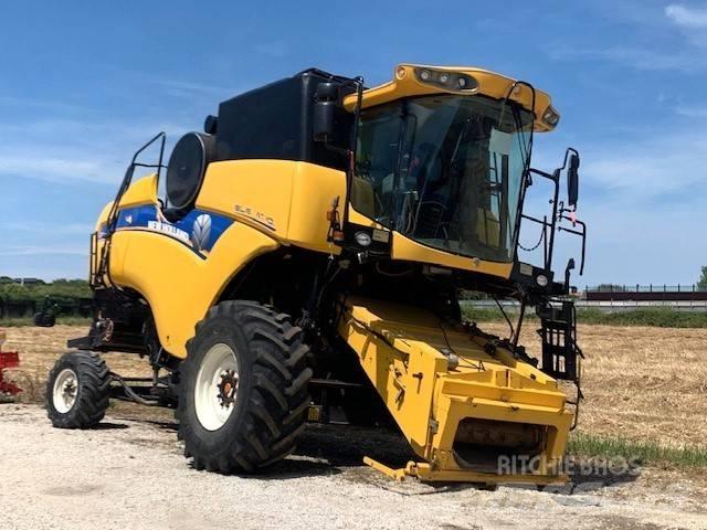 New Holland CX 5090 Mähdrescher