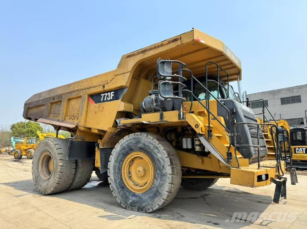CAT 773 F Dumper - Knickgelenk