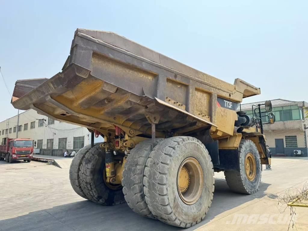 CAT 773 F Dumper - Knickgelenk