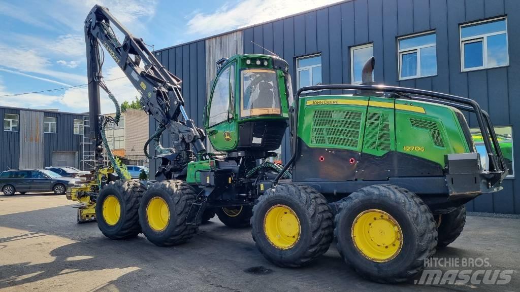 John Deere 1270 G Harvester