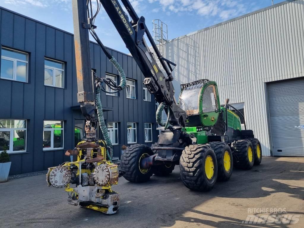 John Deere 1270 G Harvester