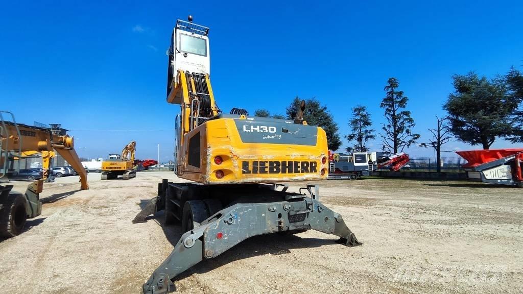 Liebherr LH 30 M Materialumschlag