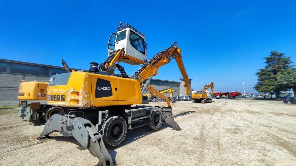 Liebherr LH 30 M Materialumschlag