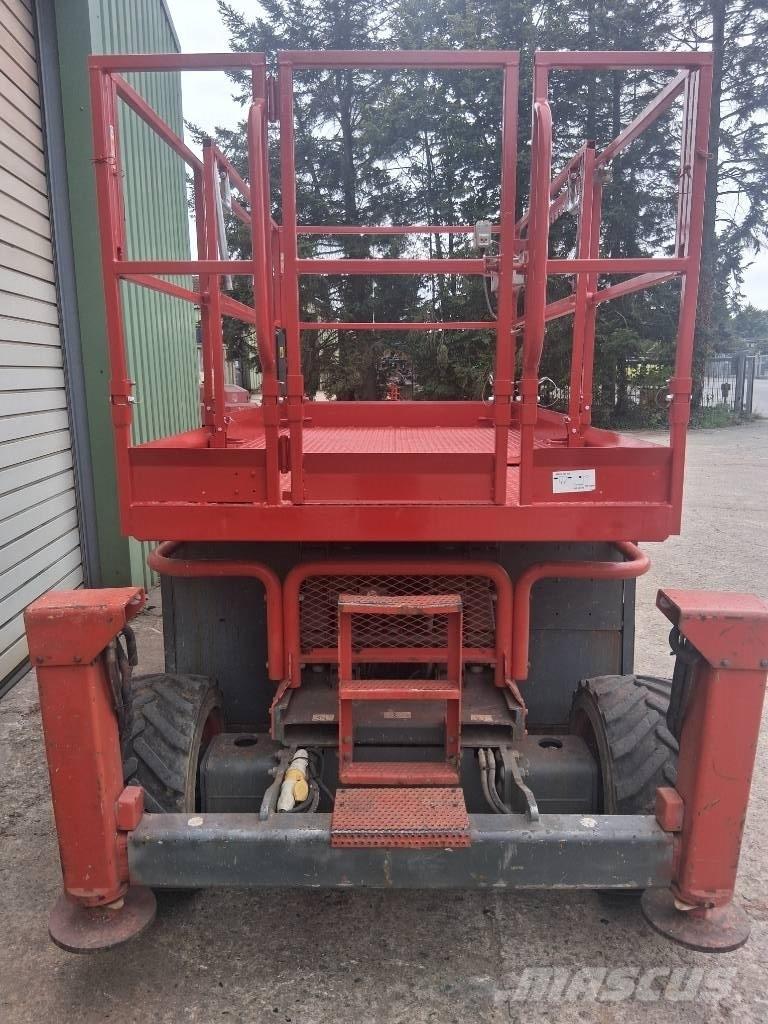 SkyJack SJ 6826 RT Scheren-Arbeitsbühnen