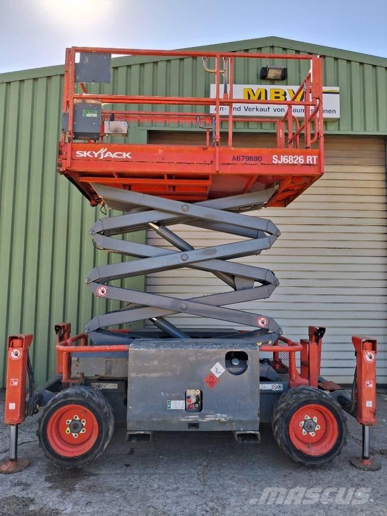 SkyJack SJ 6826 RT Scheren-Arbeitsbühnen