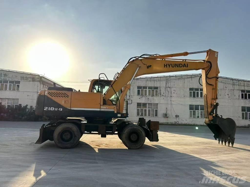 Hyundai 210W-9 Mobilbagger