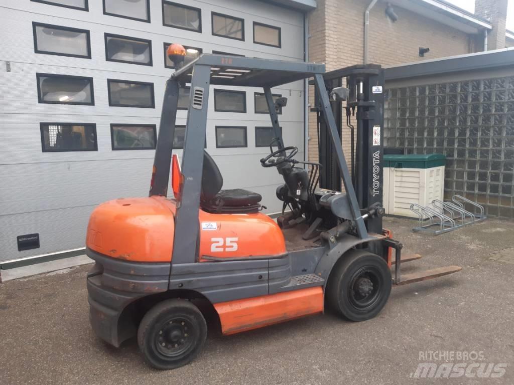 Toyota 6 FDF 25 Dieselstapler