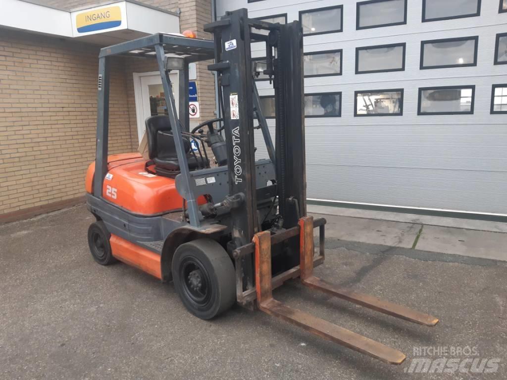 Toyota 6 FDF 25 Dieselstapler