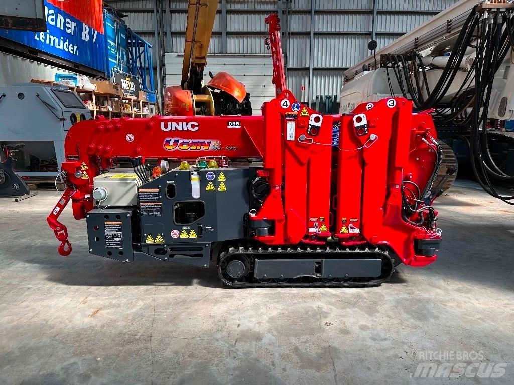 Unic URW 095 All-Terrain-Krane