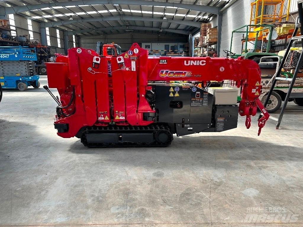 Unic URW 095 All-Terrain-Krane