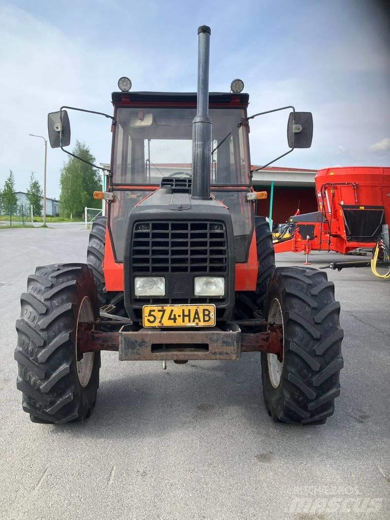 Valmet 705-4 Traktoren