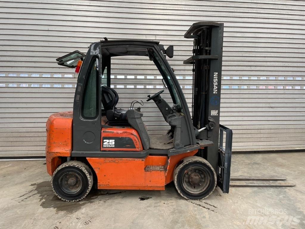 Nissan 25 Dieselstapler