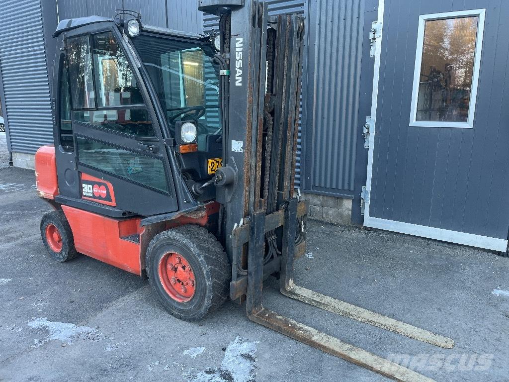 Nissan FGD02A300 Dieselstapler