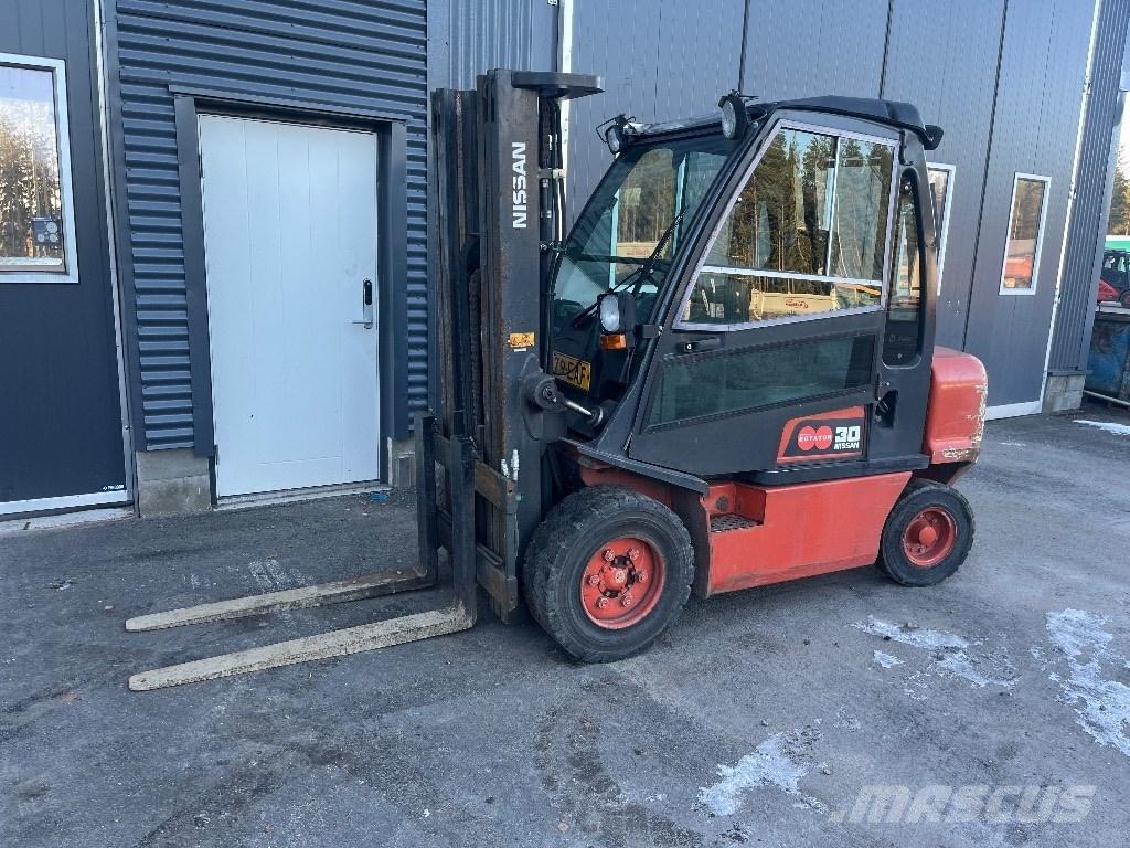 Nissan FGD02A300 Dieselstapler