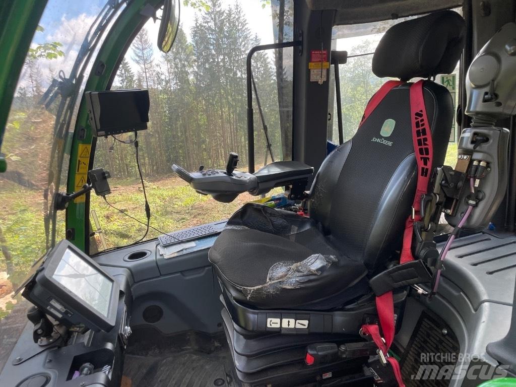 John Deere 1270G 8WD Harvester