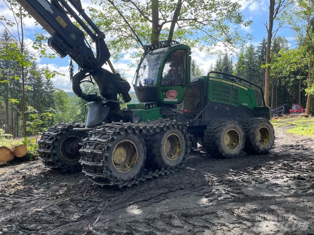 John Deere 1270G 8WD Harvester