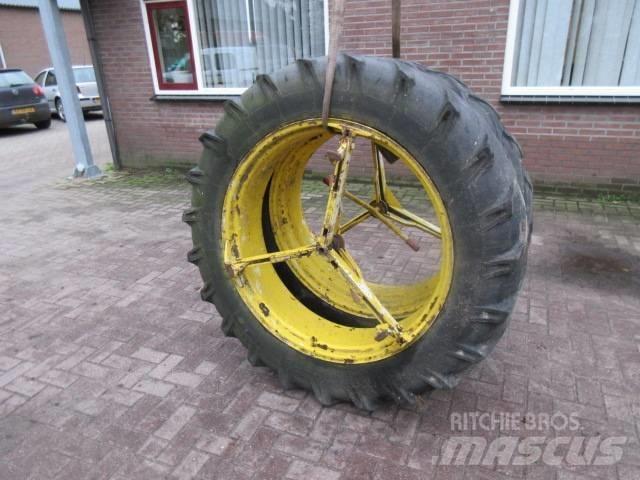 Vredestein 12.4/38 Reifen
