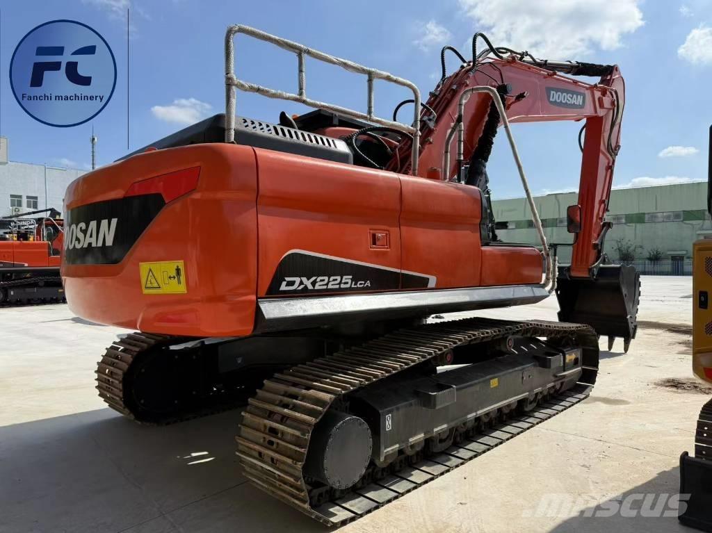 Doosan DX 225 LC Raupenbagger
