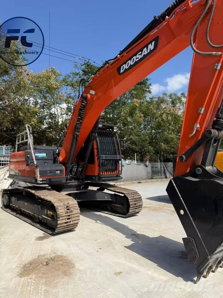Doosan DX 225 LC Raupenbagger