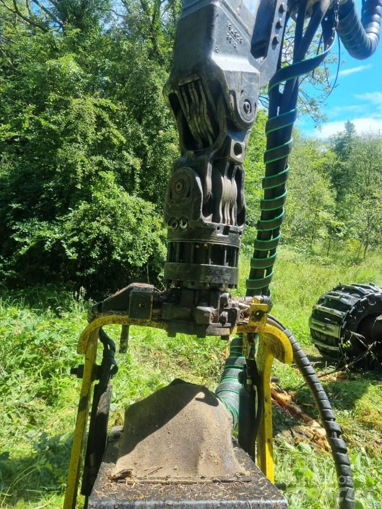 John Deere 1170 G Harvester
